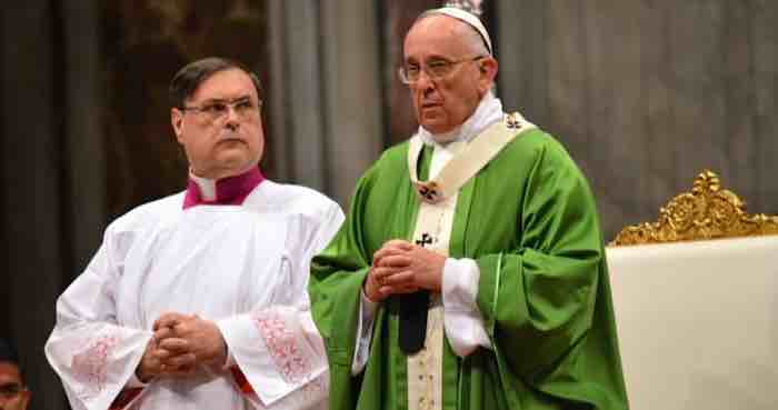 Francis: It's better to be atheist than a daily church-goer