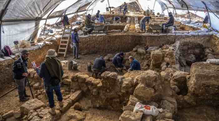 Huge and significant biblical storage center unearthed in Jerusalem
