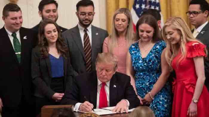 TRUMP SIGNS EXECUTIVE ORDER ON CAMPUS FREE SPEECH