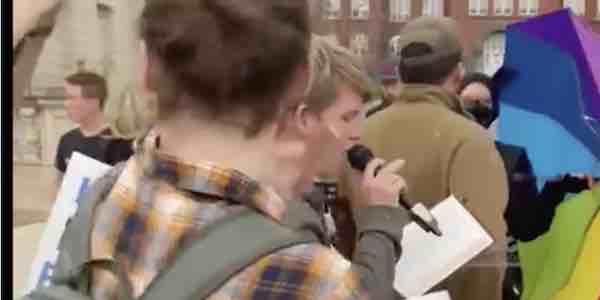 Left-wing activists harass conservative reading Bible, steal book and rip it up, protester eats pages