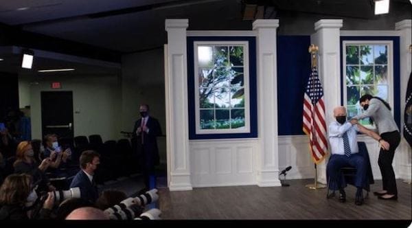 Biden staged his booster shot with fake set…
