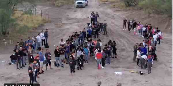 700 Migrants Cross in Five Hours at Texas Border Town